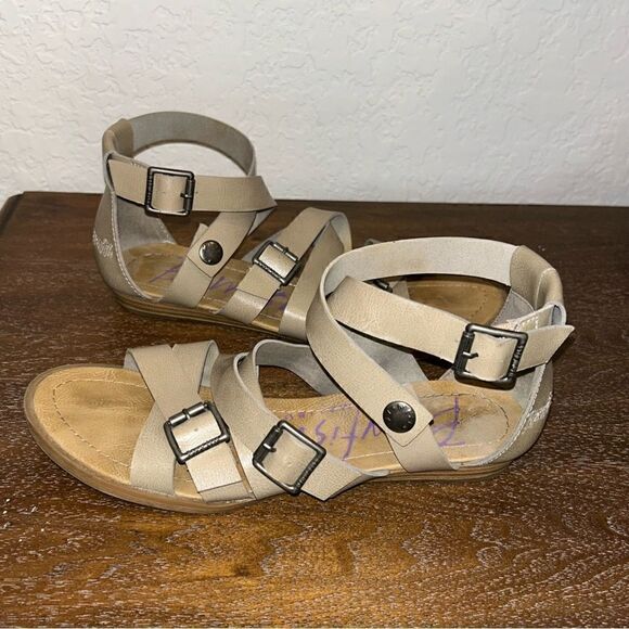 Blowfish Gladiator Buckle Snap Strap Sandal Shoes - Picture 11 of 11